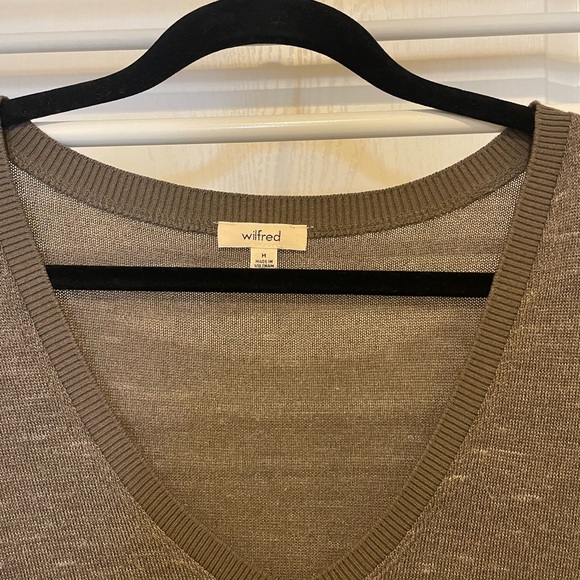 Wilfred V-Neck Sweater with Side Slits - Picture 3 of 3